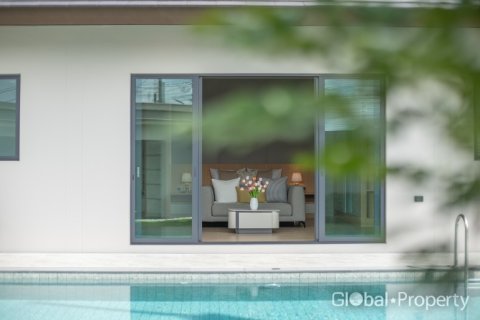 Casa de 5 dormitorios en Pattaya, Tailandia № 134424 - foto 30