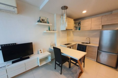 Condominio de 2 dormitorios en Jomtien Beach, Pattaya, Tailandia № 204526 - foto 2