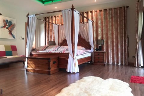 Casa de 4 dormitorios en Bang Lamung, Tailandia № 54458 - foto 12