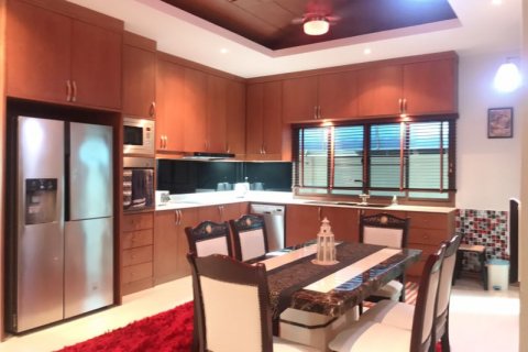 Casa de 4 dormitorios en Bang Lamung, Tailandia № 54458 - foto 6