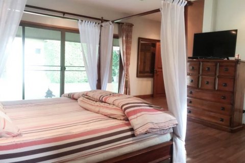 Casa de 4 dormitorios en Bang Lamung, Tailandia № 54458 - foto 14