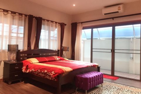 Casa de 4 dormitorios en Bang Lamung, Tailandia № 54458 - foto 10