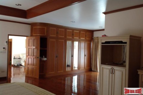 Chalet de 4 dormitorios en Samut Prakan, Tailandia № 203023 - foto 5