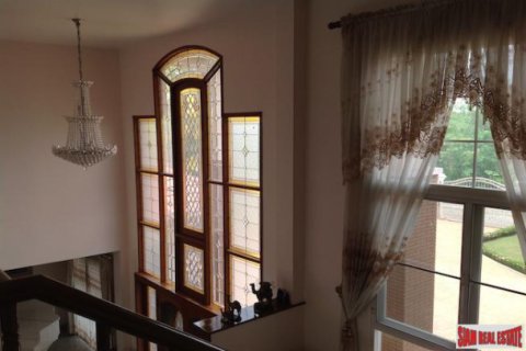 Chalet de 4 dormitorios en Samut Prakan, Tailandia № 203023 - foto 3