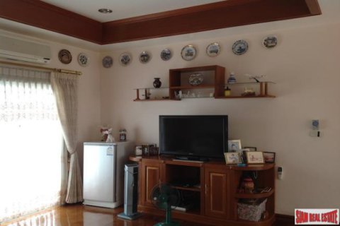 Chalet de 4 dormitorios en Samut Prakan, Tailandia № 203023 - foto 4