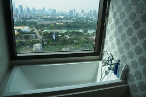 Condominio de 3 dormitorios en Bangkok, Tailandia № 66887 - foto 16