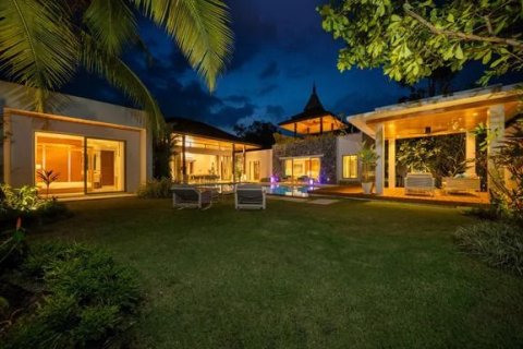 Chalet de 4 dormitorios en Phuket, Tailandia № 159014 - foto 21