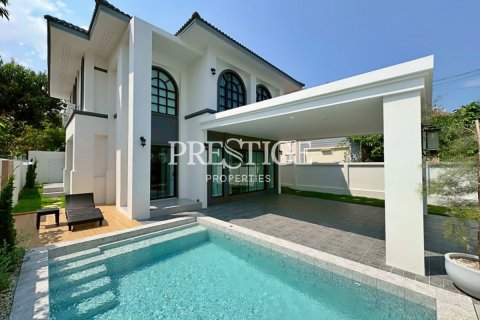 Casa de 5 dormitorios en Pattaya, Tailandia № 197639