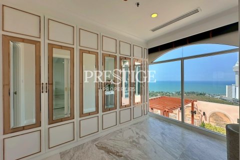 Condominio de 5 dormitorios en Pattaya, Tailandia № 197635 - foto 15