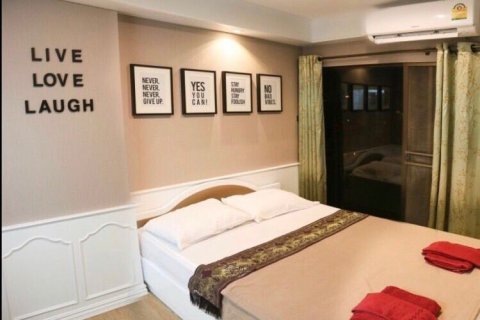Condominio de 2 dormitorios en Khlong Toei, Bangkok, Tailandia № 136530 - foto 4