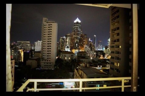 Condominio de 2 dormitorios en Khlong Toei, Bangkok, Tailandia № 136530 - foto 9
