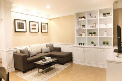 Condominio de 2 dormitorios en Khlong Toei, Bangkok, Tailandia № 136530 - foto 3
