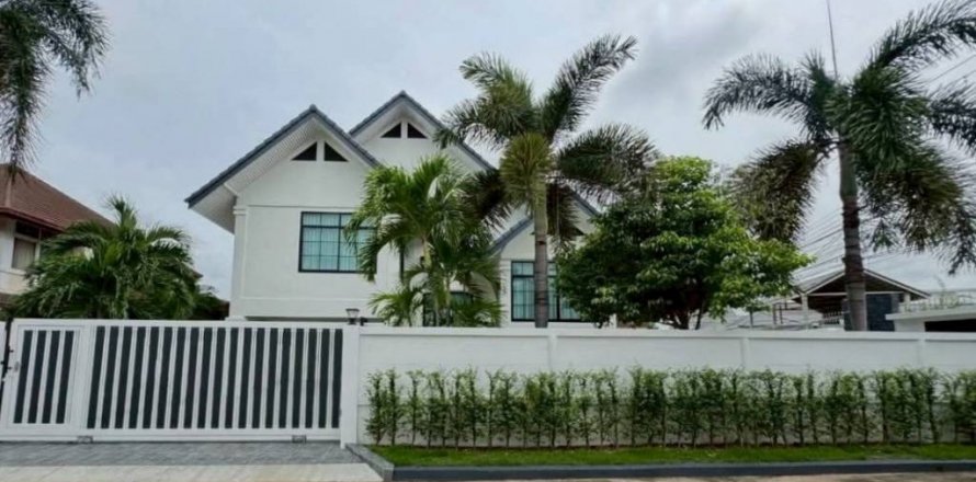 Haus in Pattaya, Thailand 4 Schlafzimmer № 144254