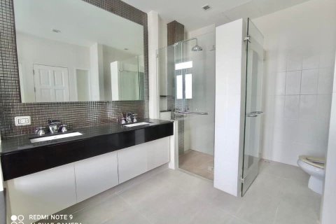 Casa de 4 dormitorios en Bangkok, Tailandia № 157532 - foto 8