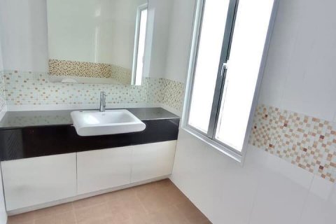 Casa de 4 dormitorios en Bangkok, Tailandia № 157532 - foto 12