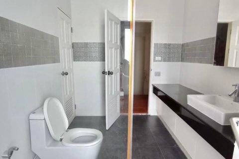 Casa de 4 dormitorios en Bangkok, Tailandia № 157532 - foto 4