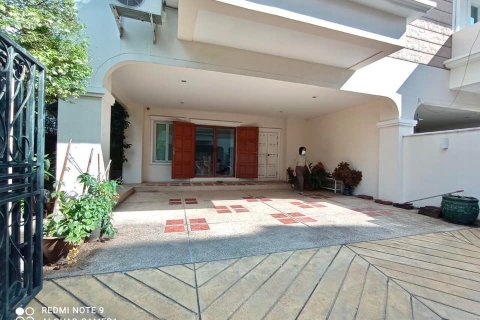 Casa de 4 dormitorios en Bangkok, Tailandia № 157532 - foto 19