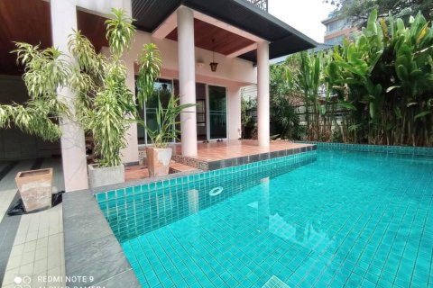 Casa de 4 dormitorios en Bangkok, Tailandia № 157527 - foto 21
