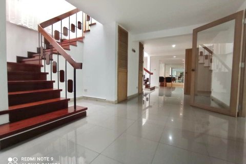 Haus in Bangkok, Thailand 6 Schlafzimmer № 157529 - Foto 20
