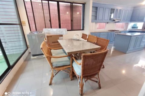 Haus in Bangkok, Thailand 6 Schlafzimmer № 157529 - Foto 15