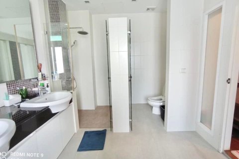Haus in Bangkok, Thailand 3 Schlafzimmer № 157530 - Foto 8