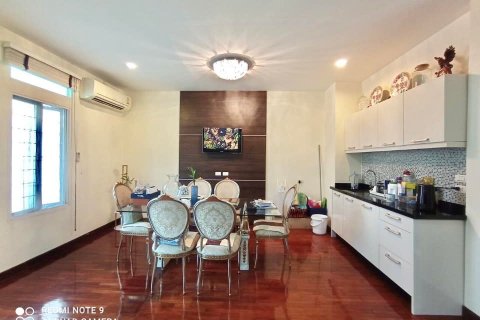 Haus in Bangkok, Thailand 3 Schlafzimmer № 157530 - Foto 14