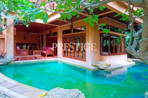 Casa de 4 dormitorios en Pattaya, Tailandia № 197907