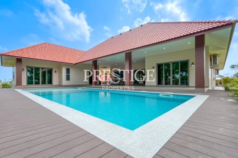 Casa de 4 dormitorios en Pattaya, Tailandia № 197911