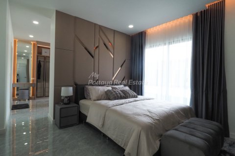 Casa de 5 dormitorios en Bang Lamung, Tailandia № 115432 - foto 19