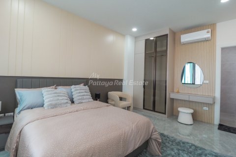 Casa de 5 dormitorios en Bang Lamung, Tailandia № 115432 - foto 25