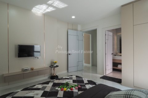 Casa de 5 dormitorios en Bang Lamung, Tailandia № 115432 - foto 12