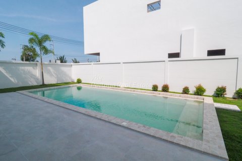 Casa de 5 dormitorios en Bang Lamung, Tailandia № 115432 - foto 11