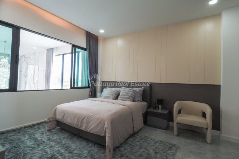Casa de 5 dormitorios en Bang Lamung, Tailandia № 115432 - foto 13