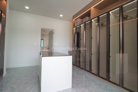 Casa de 5 dormitorios en Bang Lamung, Tailandia № 115432 - foto 20