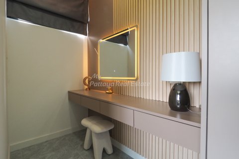 Casa de 5 dormitorios en Bang Lamung, Tailandia № 115432 - foto 10