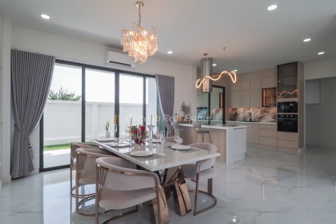 Casa de 5 dormitorios en Bang Lamung, Tailandia № 115432 - foto 5