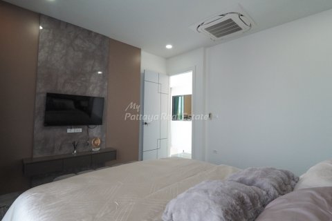 Casa de 5 dormitorios en Bang Lamung, Tailandia № 115432 - foto 27