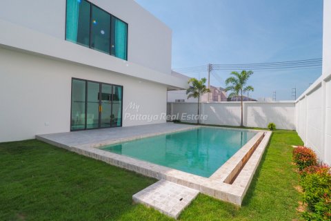 Casa de 5 dormitorios en Bang Lamung, Tailandia № 115432 - foto 2