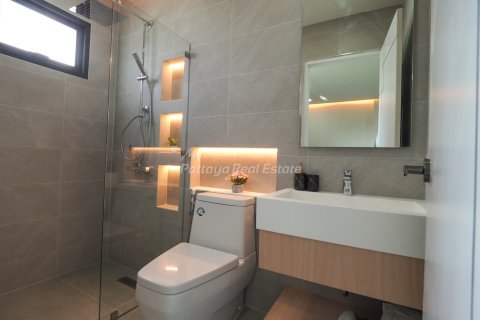 Casa de 5 dormitorios en Bang Lamung, Tailandia № 115432 - foto 15