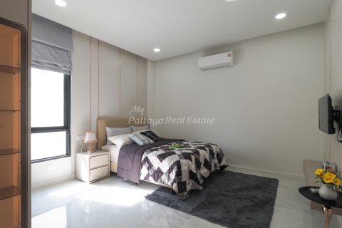 Casa de 5 dormitorios en Bang Lamung, Tailandia № 115432 - foto 9