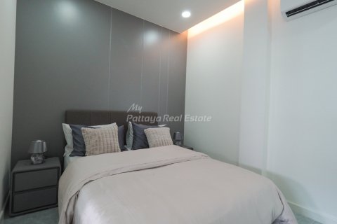 Casa de 5 dormitorios en Bang Lamung, Tailandia № 115432 - foto 17