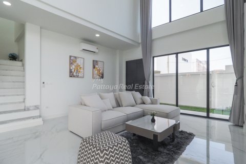 Casa de 5 dormitorios en Bang Lamung, Tailandia № 115432 - foto 3