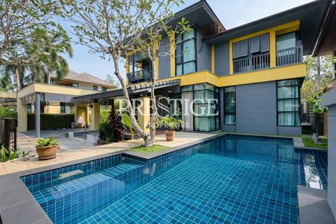 House in Pattaya, Thailand 3 bedrooms № 197712