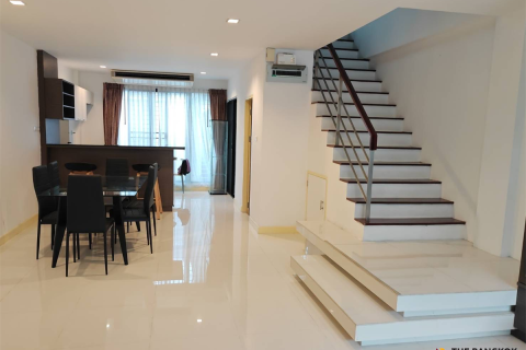 Reihenhaus in Bangkok, Thailand 3 Schlafzimmer № 189612 - Foto 5