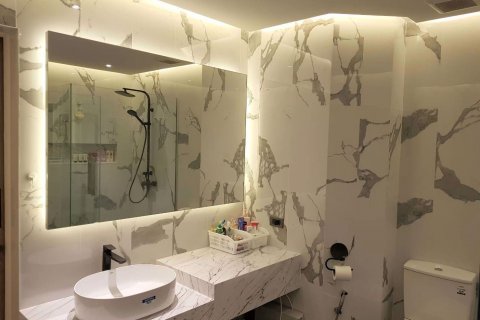 Condominio de 2 dormitorios en Bang Rak, Bangkok, Tailandia № 56190 - foto 18