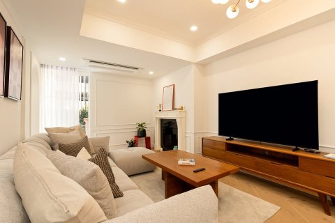 Condo in Bangkok, Thailand, 4 bedrooms № 155731 - photo 9