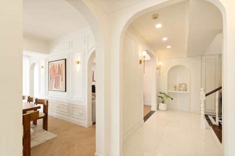 Condo in Bangkok, Thailand, 4 bedrooms № 155731 - photo 10