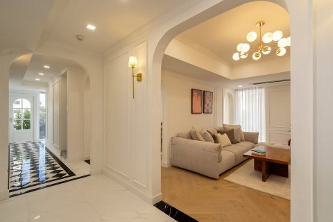 Condo in Bangkok, Thailand, 4 bedrooms № 155731 - photo 7