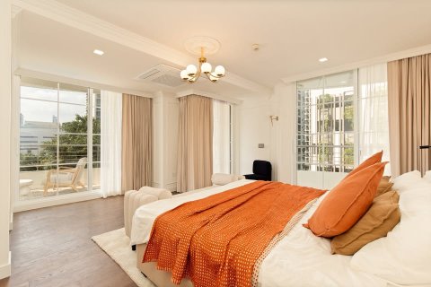 Condo in Bangkok, Thailand, 4 bedrooms № 155731 - photo 13