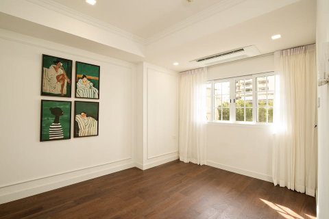 Condo in Bangkok, Thailand, 4 bedrooms № 155731 - photo 17